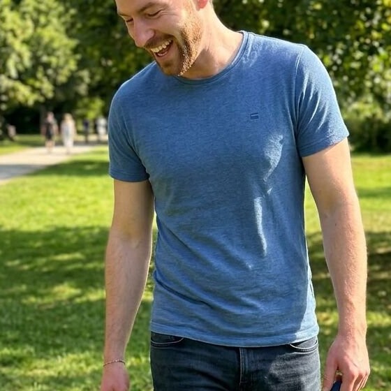 Close-up of the upper body and arms in the park photo